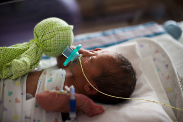 preemie-baby-in-nicu