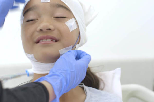 Lo que pasa durante un estudio del sueño o polisomnografía