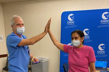 Drs. Arrieta and Singh get vaccinated.